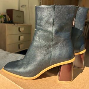 Basically NEW Alohas size 7 7.5 (EU 37) genuine leather West boots black